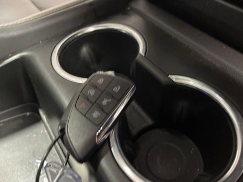 Used 2024 Chevrolet Suburban Premier image 33