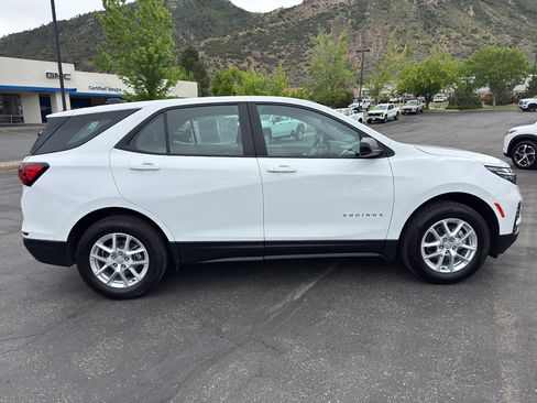 Used 2023 Chevrolet Equinox LS AWD/4WD image 8