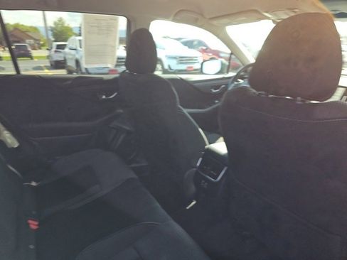Used 2025 Subaru Outback Premium image 16
