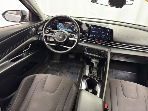 Used 2022 Hyundai Elantra SEL w/ Convenience Package FWD image 27