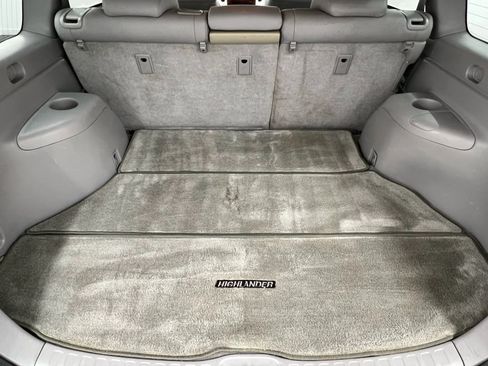 Used 2004 Toyota Highlander Limited image 12