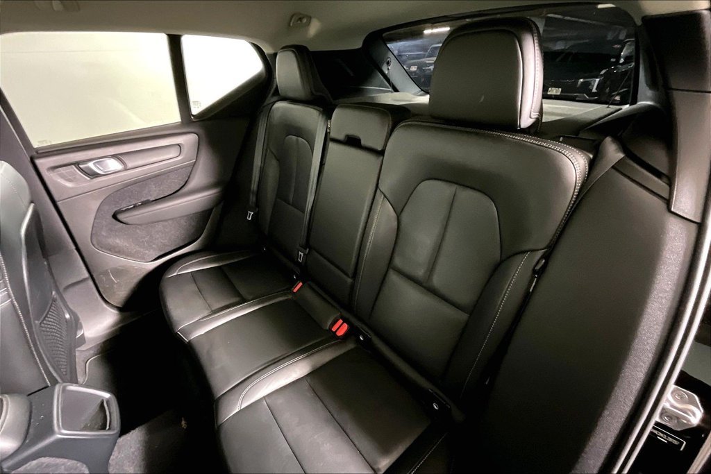 Used 2020 Volvo XC40 T4 Momentum FWD image 25