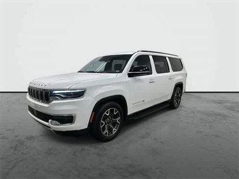 Used 2023 Jeep Wagoneer L Series III w/ Preferred Equipment Group image 8