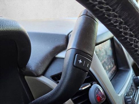 Used 2018 GMC Yukon SLT w/ Open Road Package image 15