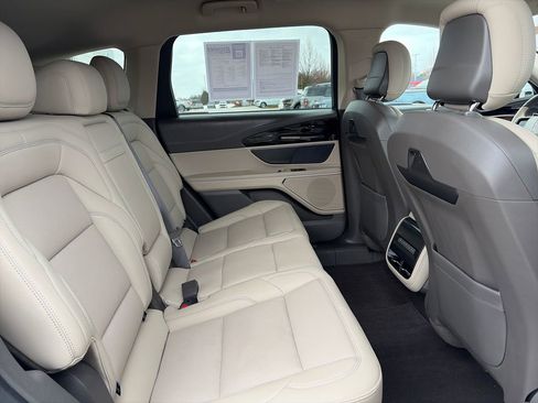 Used 2025 Lincoln Nautilus Premier image 37