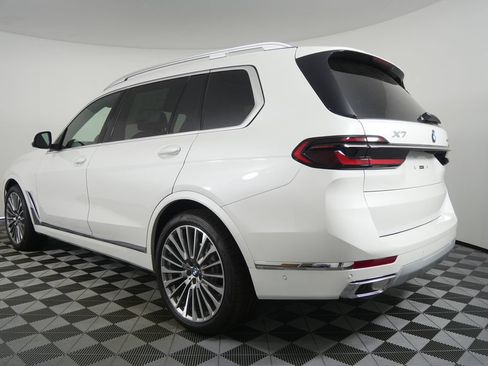 Used 2027 BMW X7 xDrive40i w/ Premium Package AWD/4WD image 5