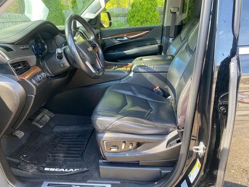 Used 2017 Cadillac Escalade ESV Luxury AWD/4WD image 10