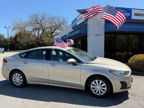 Used 2019 Ford Fusion S image 10