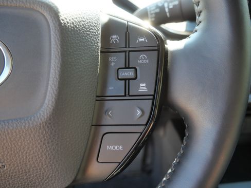 Certified 2025 Toyota Prius XLE FWD image 29