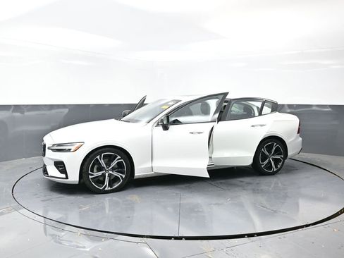 Used 2024 Volvo S60 B5 Core image 57