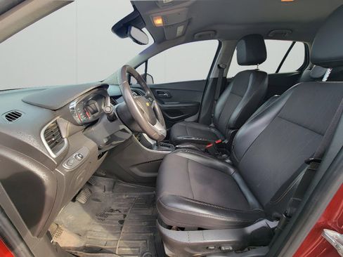Used 2021 Chevrolet Trax LT w/ LT Convenience Package AWD/4WD image 12