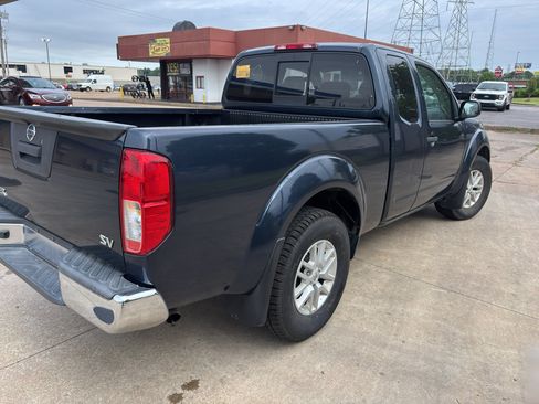 Used 2018 Nissan Frontier SV RWD image 3