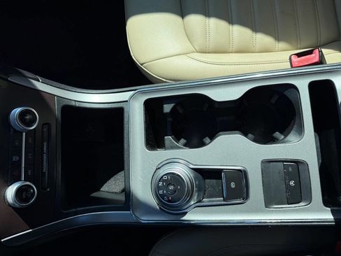 Used 2021 Ford Edge SEL image 17