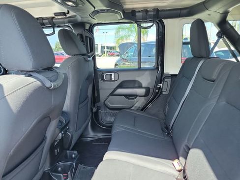 Used 2018 Jeep Wrangler Unlimited Sahara w/ LED Lighting Group AWD/4WD image 11