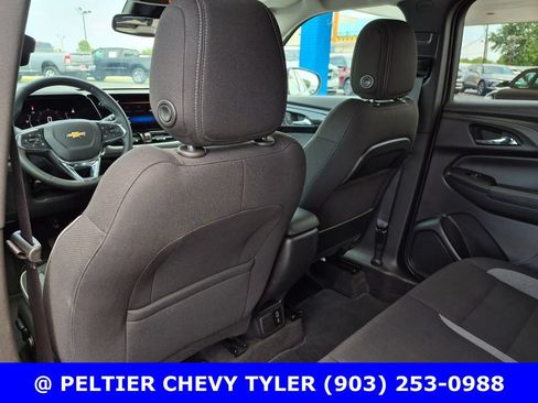 Used 2025 Chevrolet TrailBlazer LT w/ Convenience Package FWD image 33