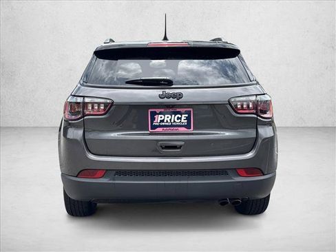 Used 2022 Jeep Compass Latitude FWD image 6