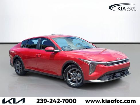 Certified 2025 Kia K4 FWD image 1