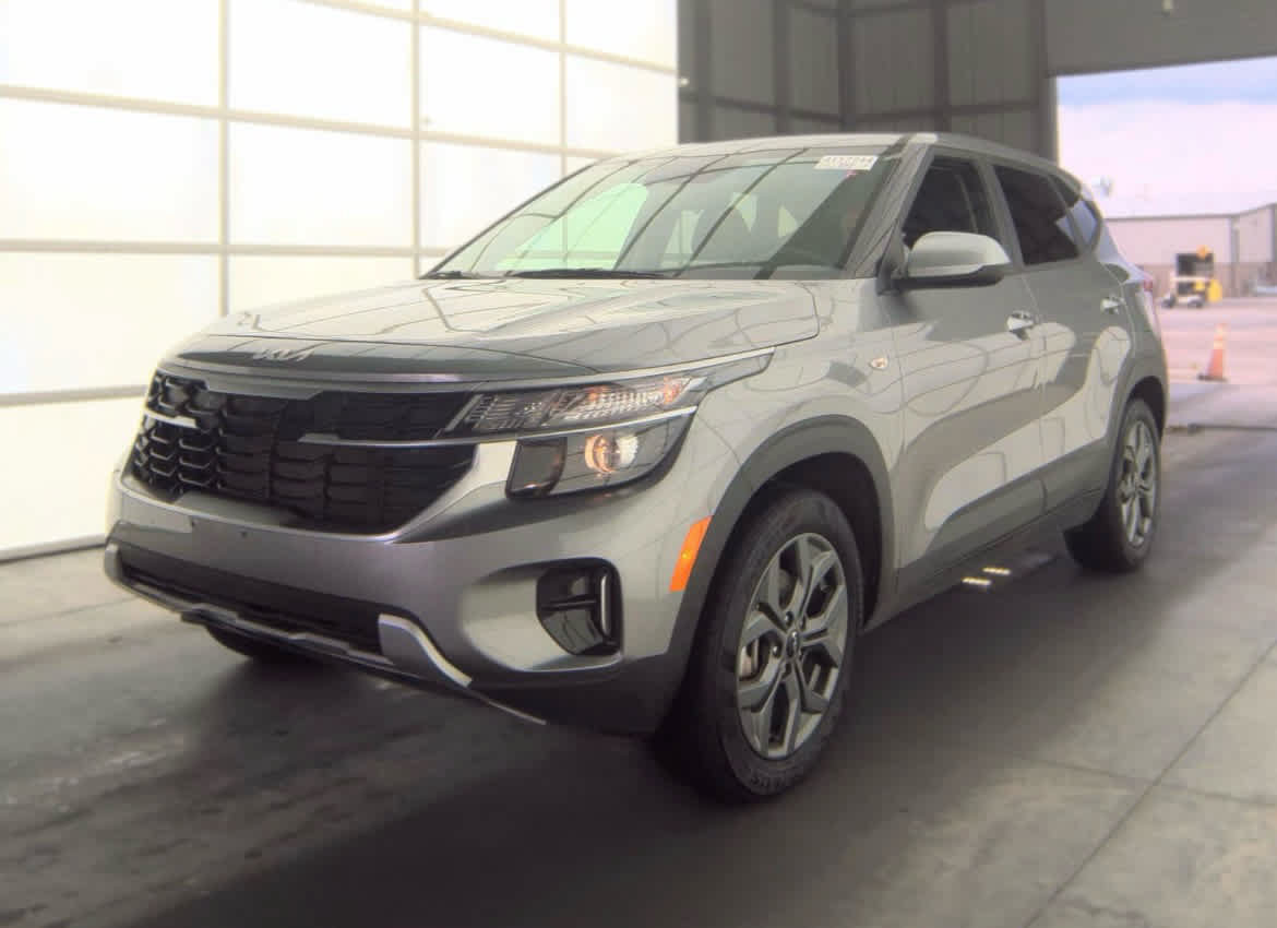 Used 2026 Kia Seltos LX AWD/4WD image 2