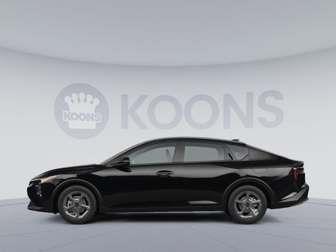 New 2025 Kia K4 LXS image 2