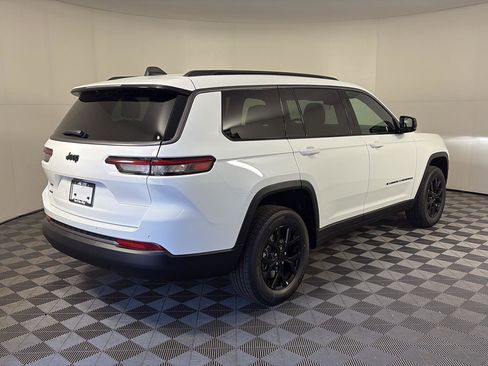 New 2026 Jeep Grand Cherokee L 4WD image 4