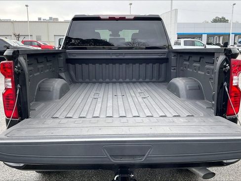 Used 2025 Chevrolet Silverado 2500 Custom w/ Custom Value Package image 17