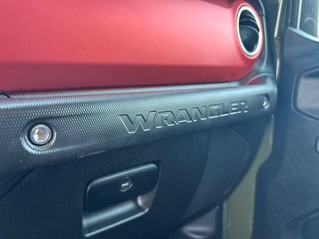 Used 2021 Jeep Wrangler Unlimited Rubicon w/ Dual Top Group AWD/4WD image 52