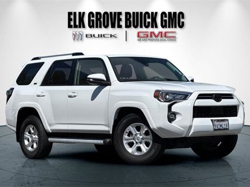 Used 2022 Toyota 4Runner SR5 Premium image 2