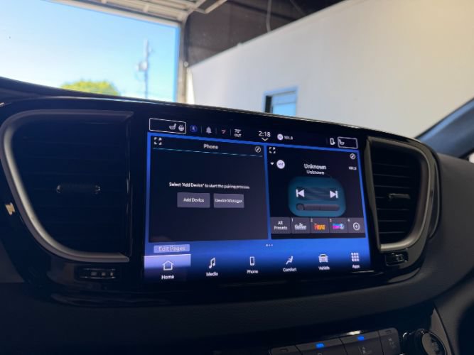 Used 2025 Chrysler Pacifica Select FWD image 15