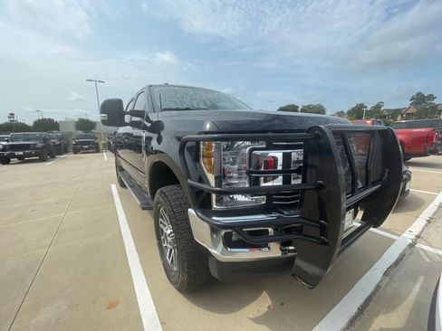 Used 2018 Ford F250 Lariat w/ Lariat Value Package AWD/4WD image 2