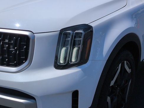 Used 2023 Kia Telluride EX FWD image 6