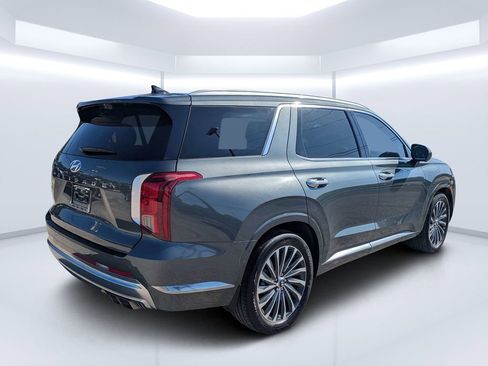 Used 2024 Hyundai Palisade Calligraphy FWD image 3