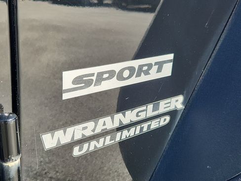 Used 2015 Jeep Wrangler Unlimited Sport w/ Quick Order Package 24S AWD/4WD image 27