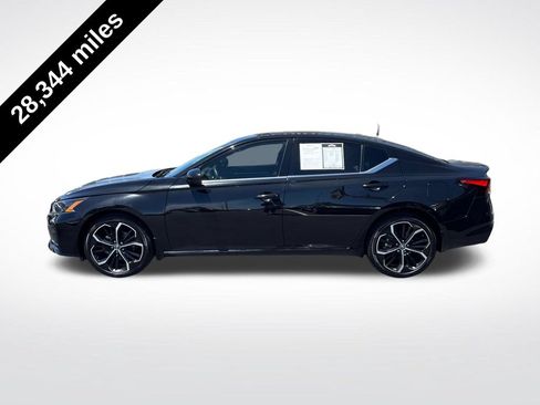 Used 2023 Nissan Altima 2.5 SR AWD/4WD image 2