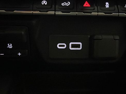 Used 2020 GMC Sierra 1500 SLT w/ SLT Premium Package AWD/4WD image 38