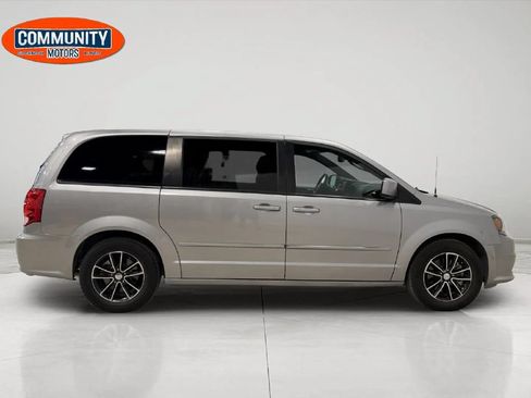 Used 2016 Dodge Grand Caravan SE FWD image 9