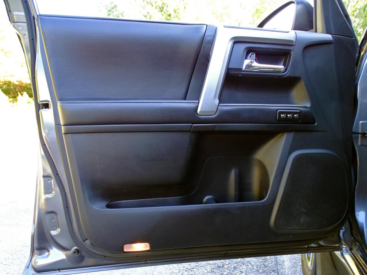Used 2015 Toyota 4Runner Limited AWD/4WD image 18