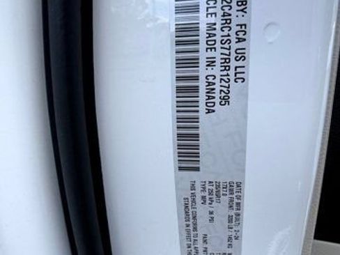 Used 2024 Chrysler Pacifica Limited FWD image 15
