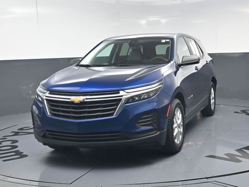 Used 2022 Chevrolet Equinox LS w/ LS Convenience Package FWD image 11