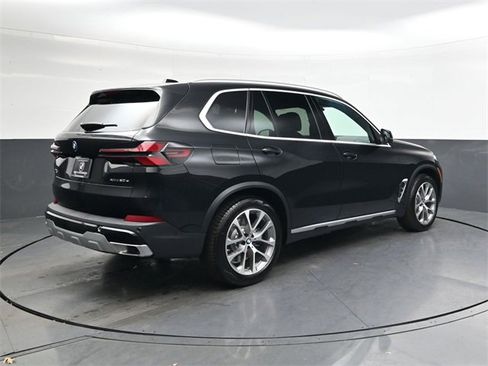 New 2026 BMW X5 xDrive50e image 4