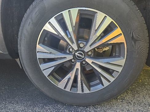 Certified 2023 Nissan Rogue SV w/ SV Premium B Package FWD image 8