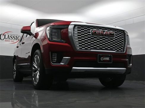Used 2021 GMC Yukon Denali w/ Denali Premium Package image 25