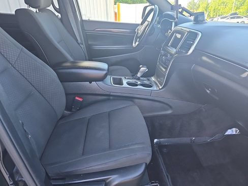 Used 2018 Jeep Grand Cherokee Laredo AWD/4WD image 12