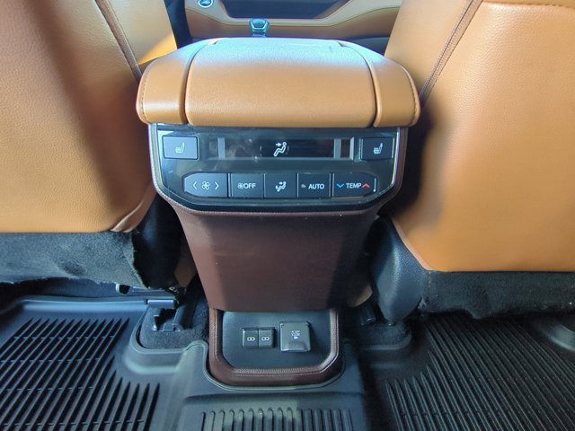 Used 2022 Toyota Highlander Platinum AWD/4WD image 16