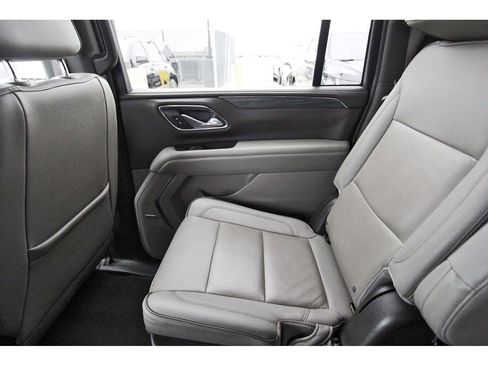 Used 2023 GMC Yukon XL SLT image 12