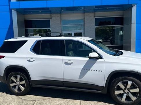 Used 2018 Chevrolet Traverse LT w/ LPO, 'HIT The Road' Package AWD/4WD image 1