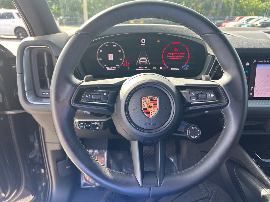 Used 2025 Porsche Cayenne AWD/4WD image 17