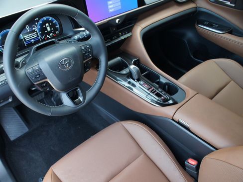 Used 2026 Toyota Crown Signia w/ Advanced Technology Package AWD/4WD image 2