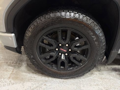 Used 2025 GMC Sierra 1500 Elevation image 9