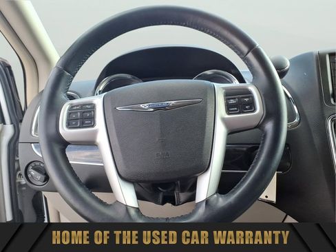 Used 2014 Chrysler Town & Country Touring FWD image 19
