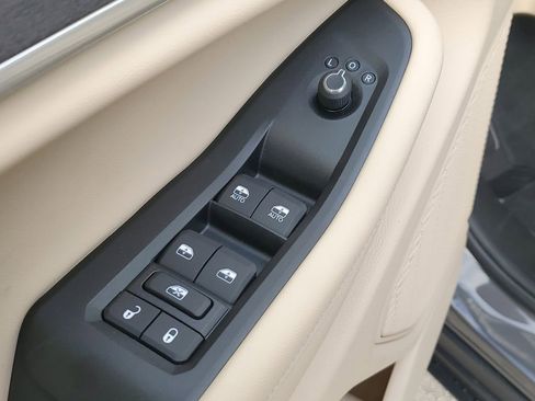 New 2025 Jeep Grand Cherokee L Limited w/ Black Appearance Package image 18